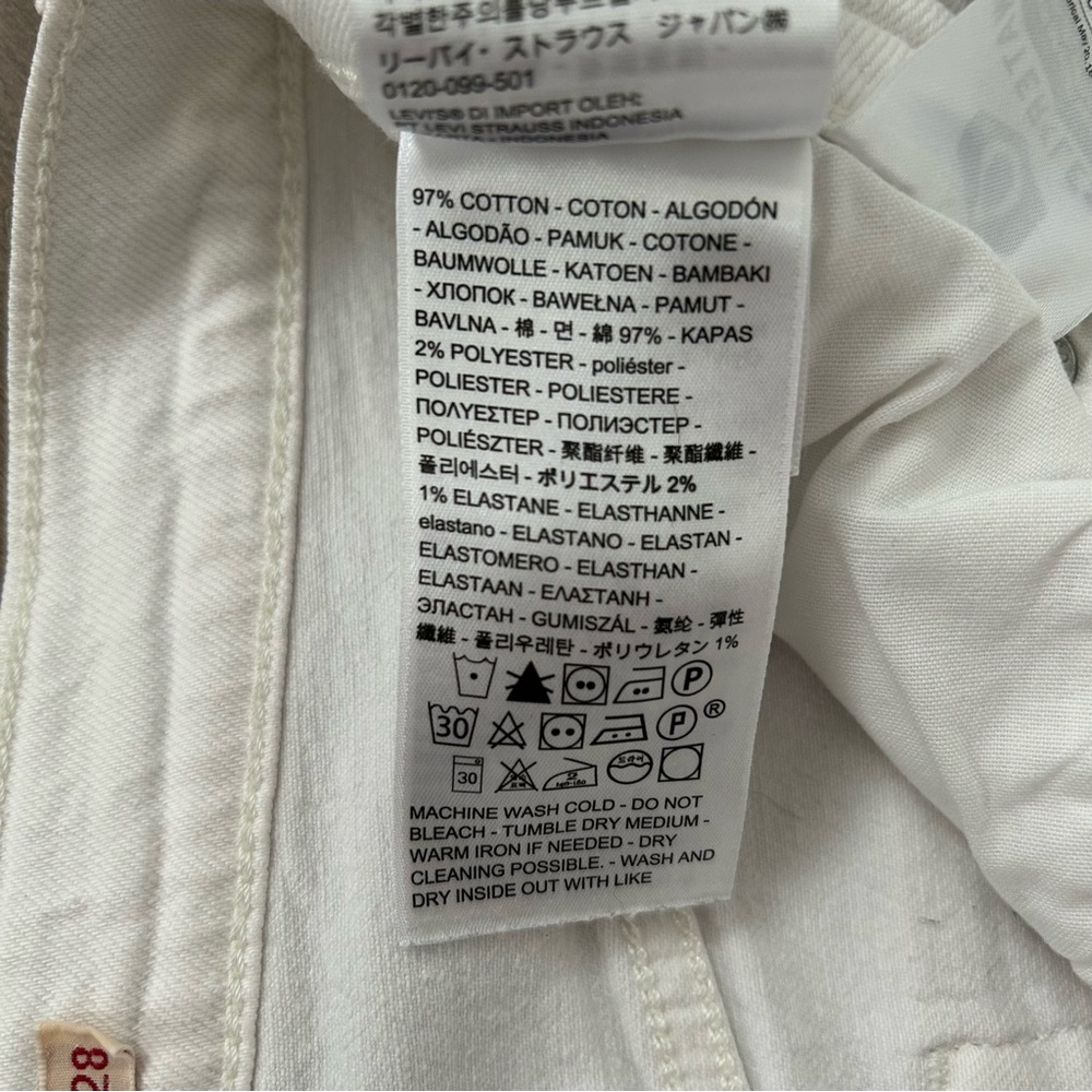 Levi’s Ribcage Straight Jean - Picture 13 of 13